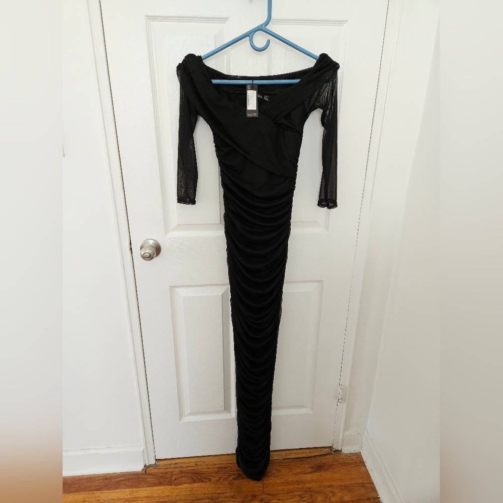 Black off-the-shoulder bodycon maxi dress